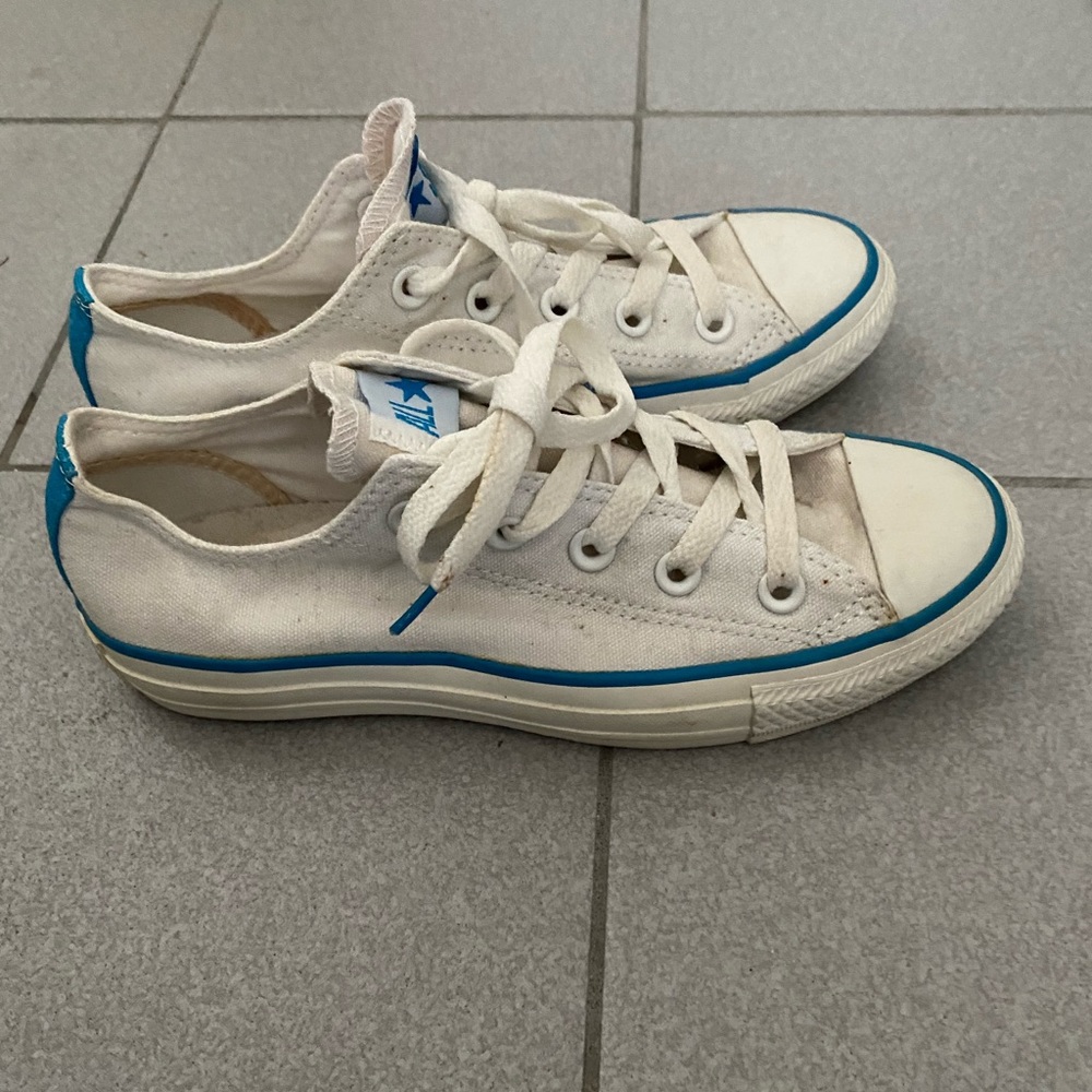 NEVER BEEN WORN Converse Low-top Sneakers